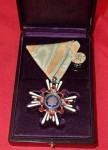 2 x cased ww2 Japanese 5th class Order Zui Hosho Medal. Click for more information...